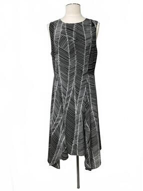 DKNY Black and White Sleeveless Dress with Abstract Pattern medium b31